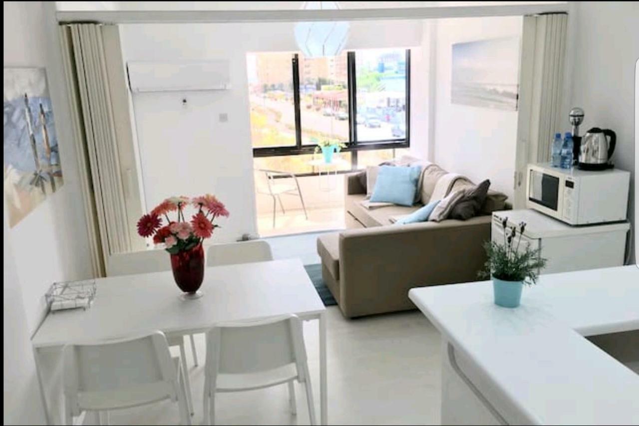 Bettys 1Br Seafront Apt Larnaca Exteriér fotografie