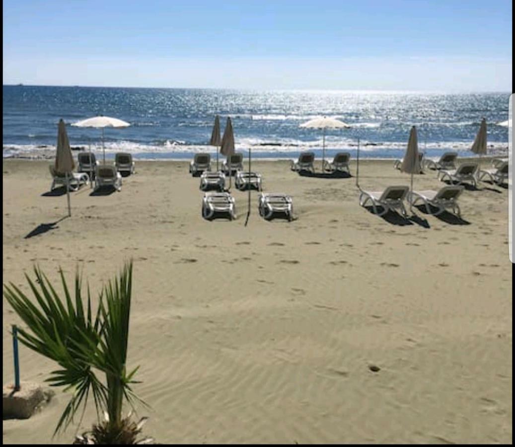 Bettys 1Br Seafront Apt Larnaca Exteriér fotografie