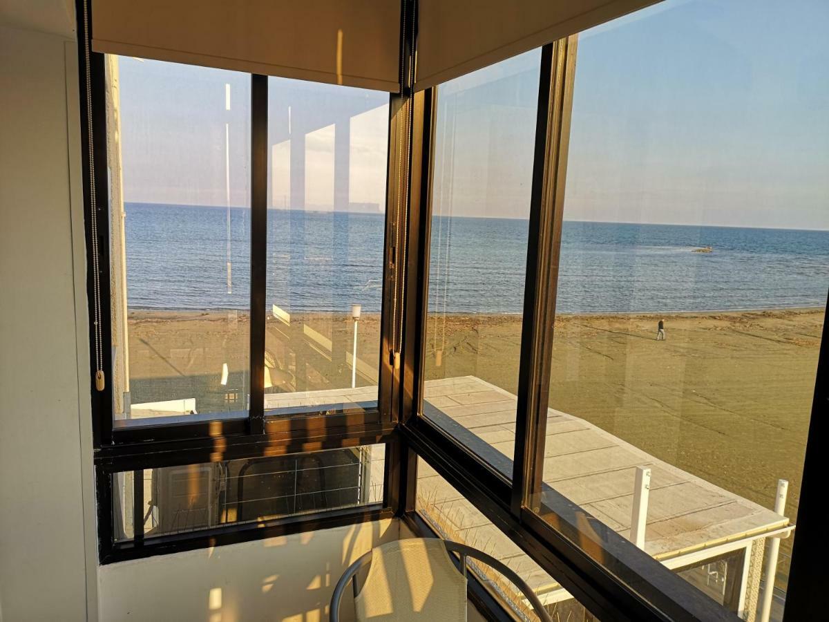Bettys 1Br Seafront Apt Larnaca Exteriér fotografie